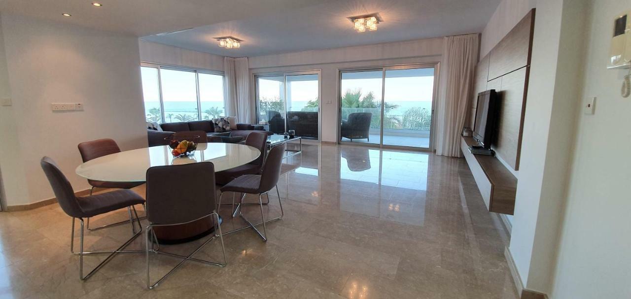 Pegasus Beach Front Apartman Limassol Kültér fotó